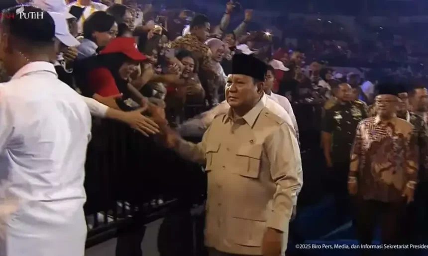 Presiden Prabowo menghadiri puncak Hari Guru Nasional 2025 di Indonesia Arena, Jakarta, Jumat 28 November 2025. (BPMI Setpres)
